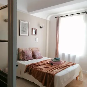 https://charmante-suite-independante-en-maison-de-village.hotels-rhonealpes.com